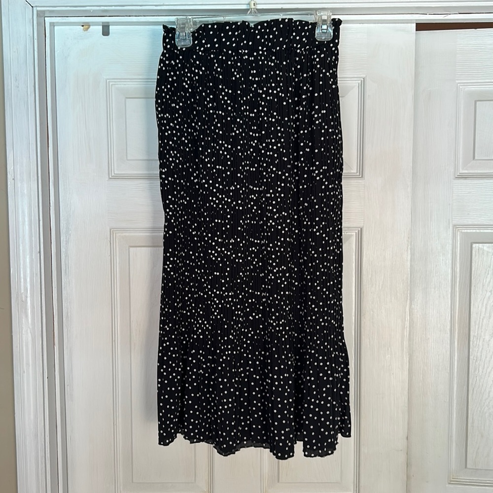 Pleated Black and White Spotted Patterned Midi Skirt